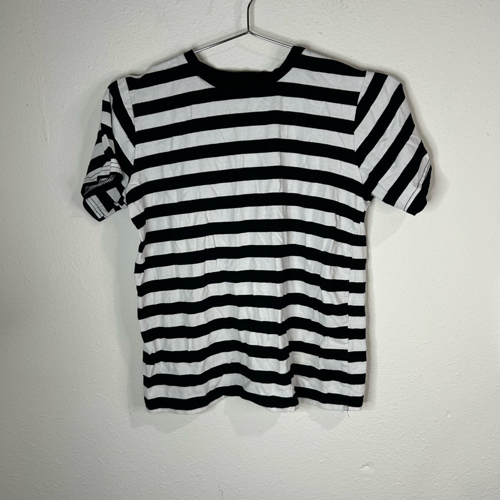 Boys Black & White Striped T-Shirt Size 10/12 Short Sleeve Crew Neck - Picture 1 of 4